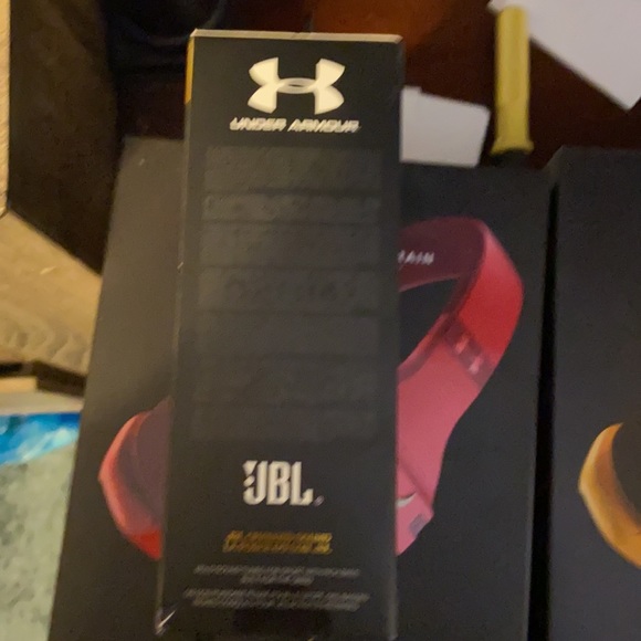 Project rock in ear wireless headphones - Picture 4 of 4